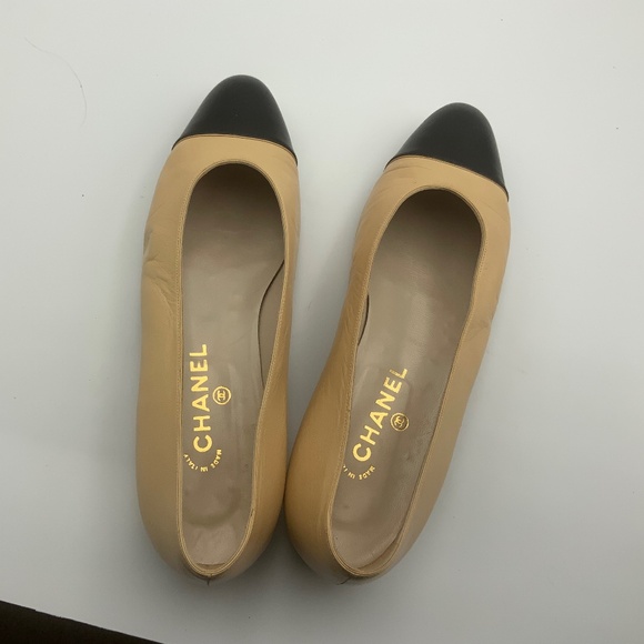 VINTAGE CHANEL LEATHER FLATS - Picture 1 of 5